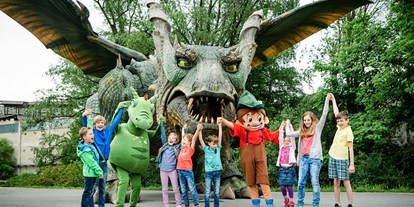 Ausflug mit Kindern - Parkplatz - Bayerischer Wald - Führung "Bewegter Drache" ein Highlight für Groß und Klein - Drachenhöhle
