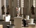 Ausflugsziel: Einblick in die Ausstellung "Glücksscherben" 2022 - Heiliggeistkirche