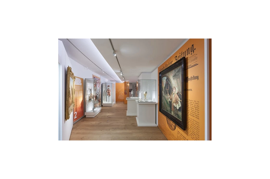 Ausflugsziel: Einblick in die Ausstellung "Landshut in der Moderne" - LANDSHUTmuseum