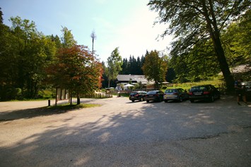 Ausflugsziel: Parkplatz am Ausgangspunkt bei dem Latschenwirt in Großgmain - Wanderung zur Wolfschwangalm