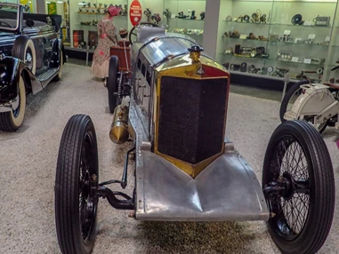 Ausflugsziel: Symbolbild für Ausflugsziel Museum für historische Maybach-Fahrzeuge. Keine korrekte oder ähnlich Darstellung! - Museum für historische Maybach-Fahrzeuge