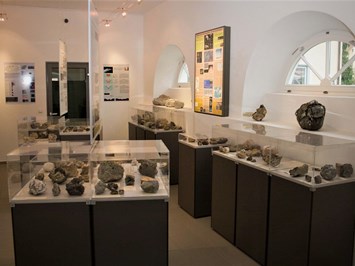Chiemgau-Impakt - ein bayerisches Meteoritenkraterfeld Highlights beim Ausflugsziel Museum zum Chiemgau Impakt