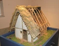 Ausflugsziel: Modell eines Hauses aus der Frühlatènezeit (480 - 300 v. Chr.) - Museum für Archäologie und Gemeindegeschichte Gutenstetten