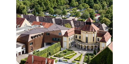 Reis met kinderen - PLZ 86633 (Deutschland) - Blick auf die Alte Anatomie mit Neubau und Arzneipflanzengarten - Deutsches Medizinhistorisches Museum