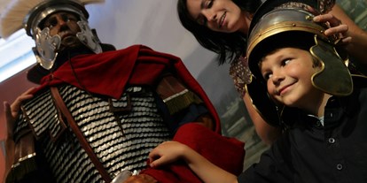 Ausflug mit Kindern - erreichbar mit: Bus - Künzing - Ein Erlebnis für groß und klein. - Museum Quintana - Archäologie in Künzing