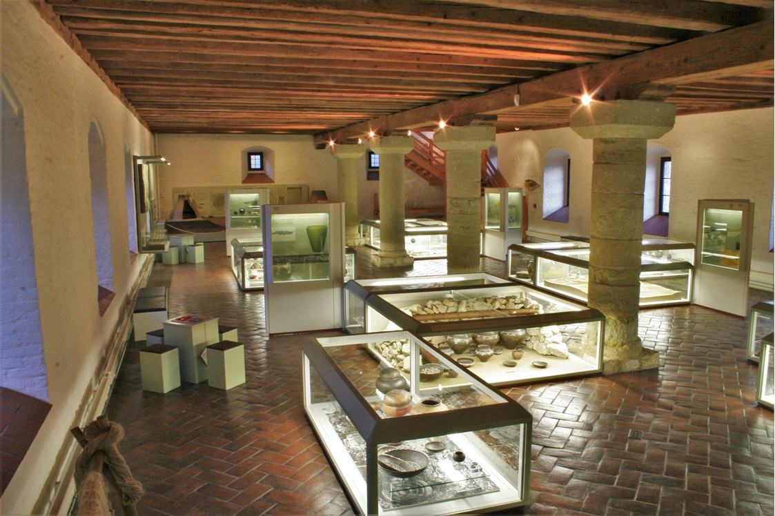 Ausflugsziel: Blick in die Dauerausstellung des Archäologischen Museums der Stadt Kelheim  - Archäologisches Museum der Stadt Kelheim