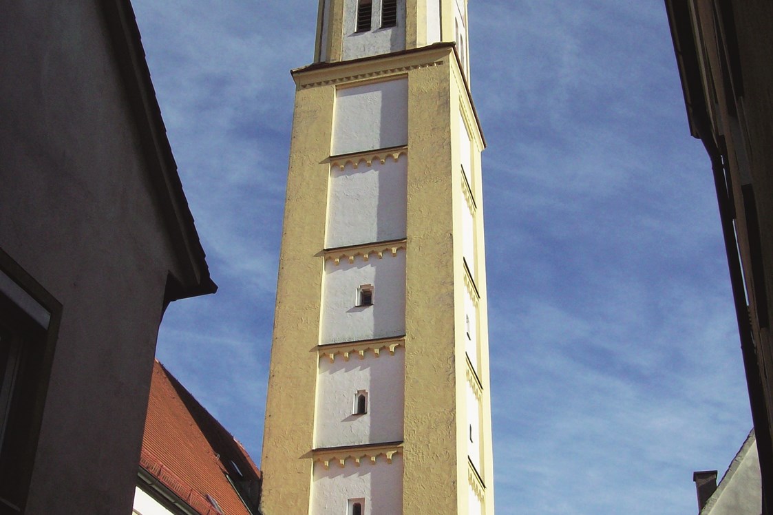 Ausflugsziel: Turm der ehem. Silvesterkapelle (1409) - Schwäbisches Turmuhrenmuseum