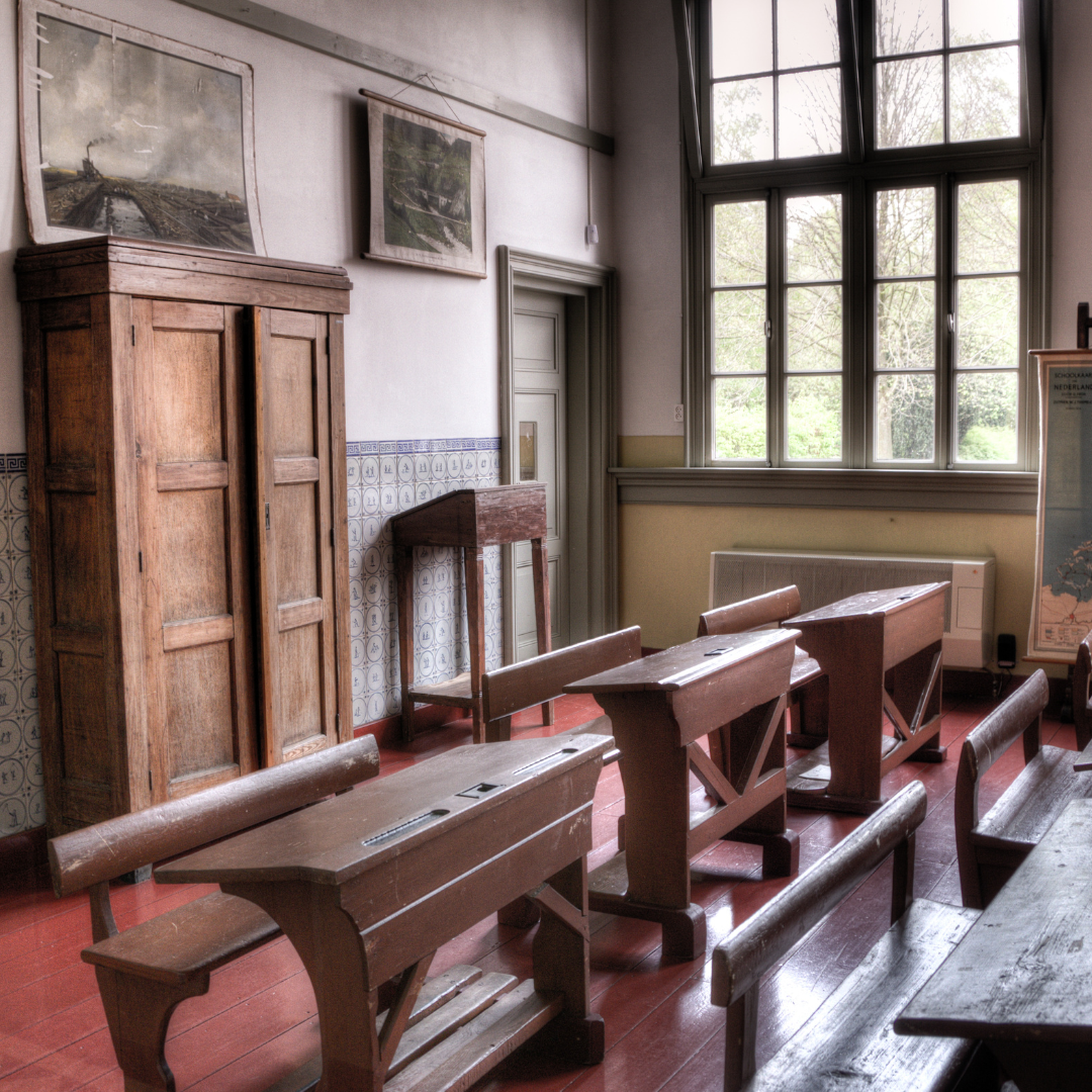 Viaggio con bambini - Alter der Kinder: 2 bis 4 Jahre - Pottenstein (Landkreis Bayreuth) - Symbolbild für Ausflugsziel Erstes Bayerisches Schulmuseum. Keine korrekte oder ähnlich Darstellung! - Erstes Bayerisches Schulmuseum