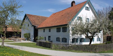 Ausflug mit Kindern - Preisniveau: günstig - Jexhof im Frühling - Bauernhofmuseum Jexhof