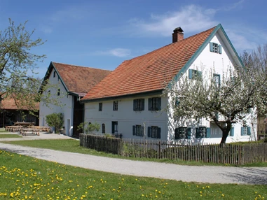 Ausflugsziel: Jexhof im Frühling - Bauernhofmuseum Jexhof