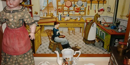 Ausflug mit Kindern - PLZ 97907 (Deutschland) - "Die städtische Küche": Traumberuf Hausfrau ("Kinder, Küche, Kirche") - Das Lohrer Schulmuseum: Spezialmuseum und Stadtmuseum