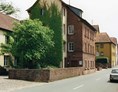 Ausflugsziel: Außen-Teilansicht des Schulmuseums (von der Hauptstraße aus) - Das Lohrer Schulmuseum: Spezialmuseum und Stadtmuseum