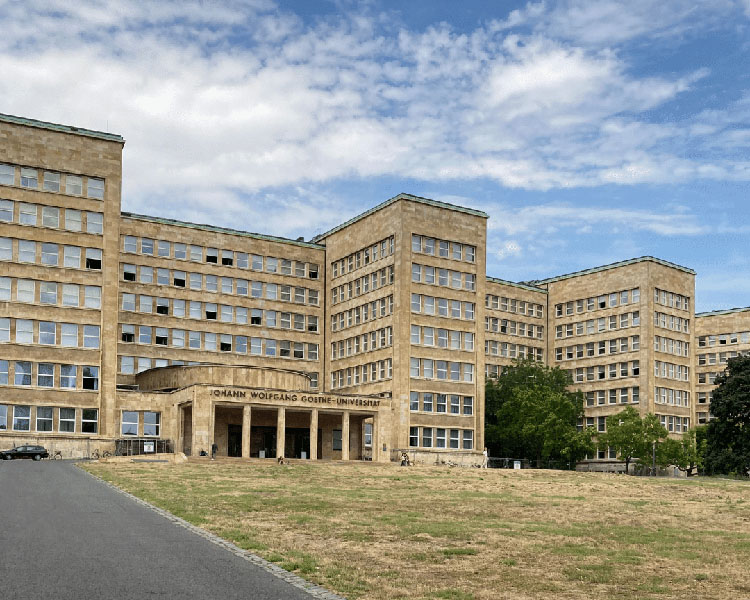 Trip with children - Weinbach (Limburg-Weilburg) - Krimi-Trail Frankfurt: Kein Schampus auf dem Campus