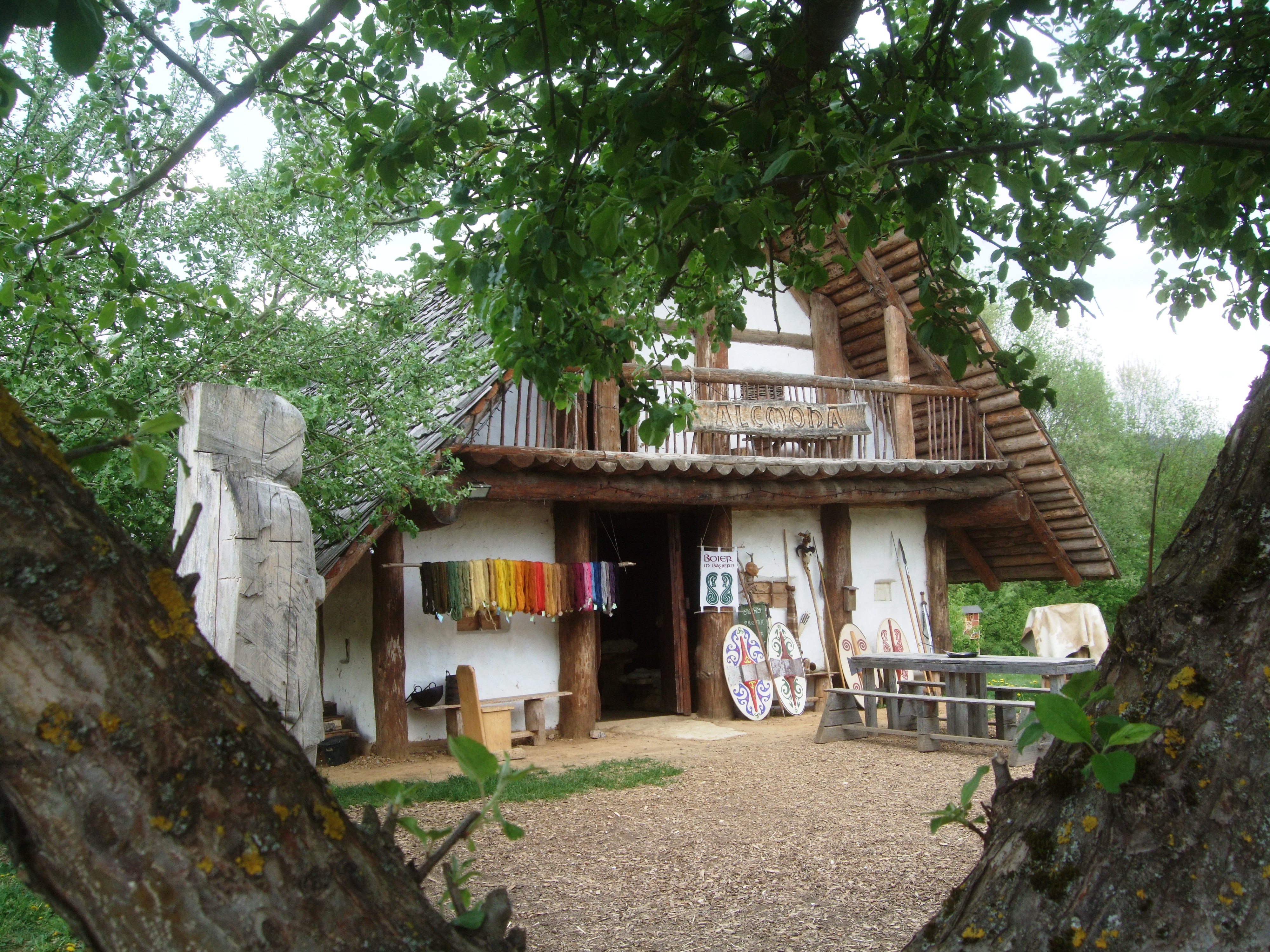 Ausflugsziel: Vorgeschichtliches Erlebnisdorf ALCMONA