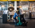 Ausflugsziel: An der Hutpresse braucht es ordentlich Muskel, seit ihr bereit für einen Job in der Hutfabrik? - Deutsches Hutmuseum