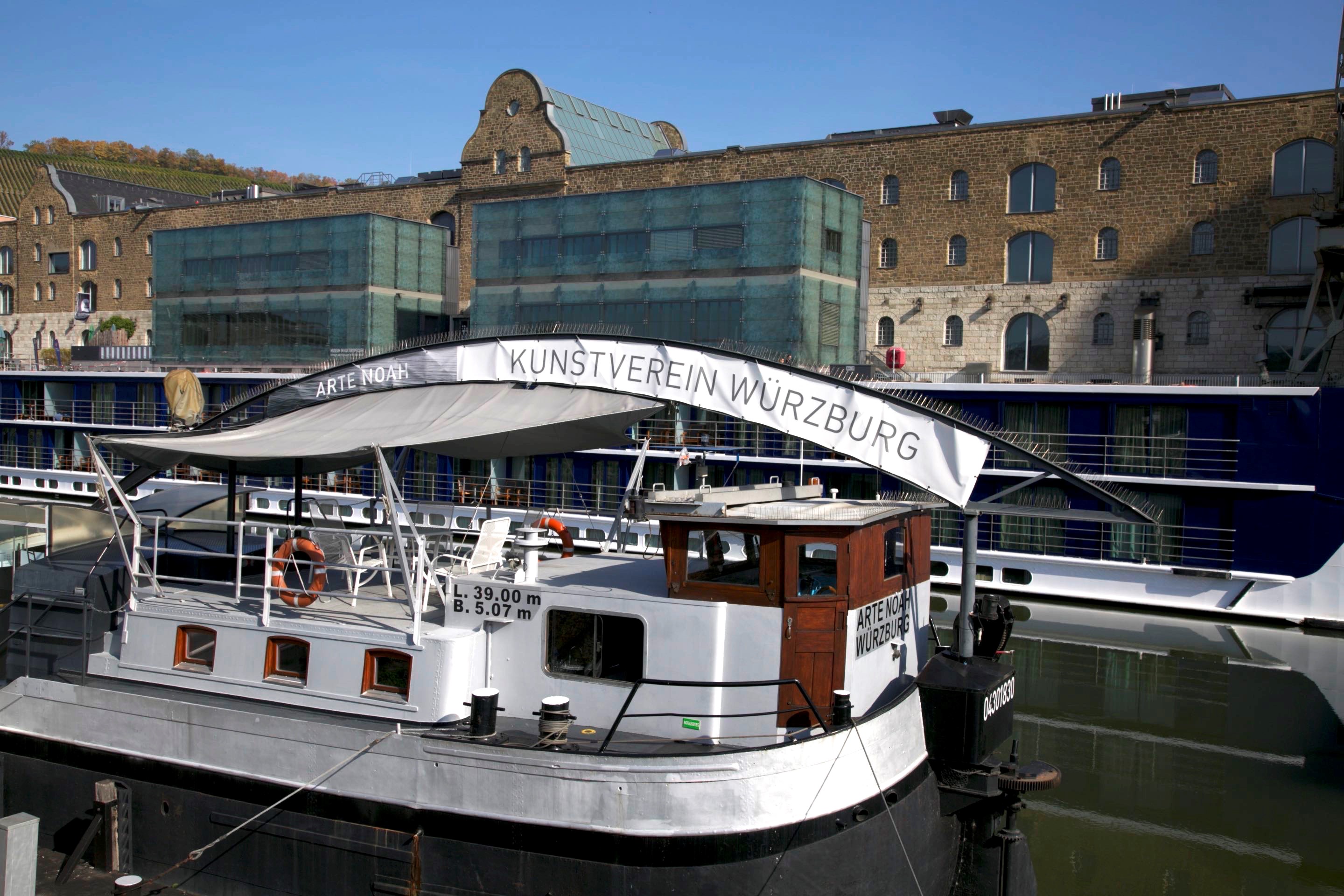 Ausflugsziel: Galerieschiff Arte Noah des Kunstvereins Würzburg