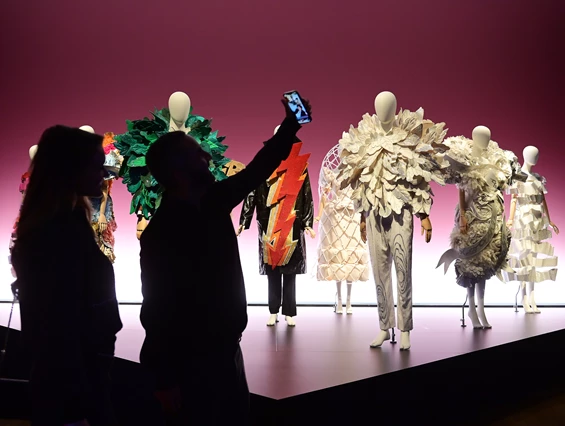 Ausflugsziel: Ausstellung »Viktor&Rolf. Fashion Statement« - Kunsthalle München