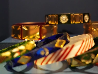 Ausflugsziel: Glasarmreifen  - Isergebirgs-Museum Neugablonz