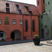Ausflugsziel - Das Heimatmuseum Vilsbiburg ist im Spitalensemble am Stadtplatz untergebracht.  - Heimatmuseum Vilsbiburg – Kröninger Hafnermuseum