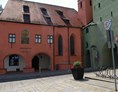 Ausflugsziel: Das Heimatmuseum Vilsbiburg ist im Spitalensemble am Stadtplatz untergebracht.  - Heimatmuseum Vilsbiburg – Kröninger Hafnermuseum