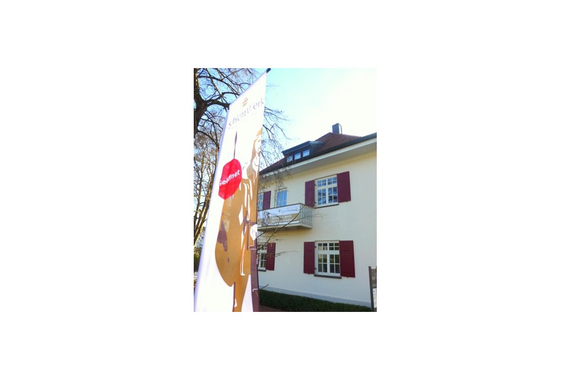 Ausflugsziel: Außenansicht SchichtWerk - Zeitreisen im Wersonhaus Gilching - SchichtWerk – Zeitreisen im Wersonhaus