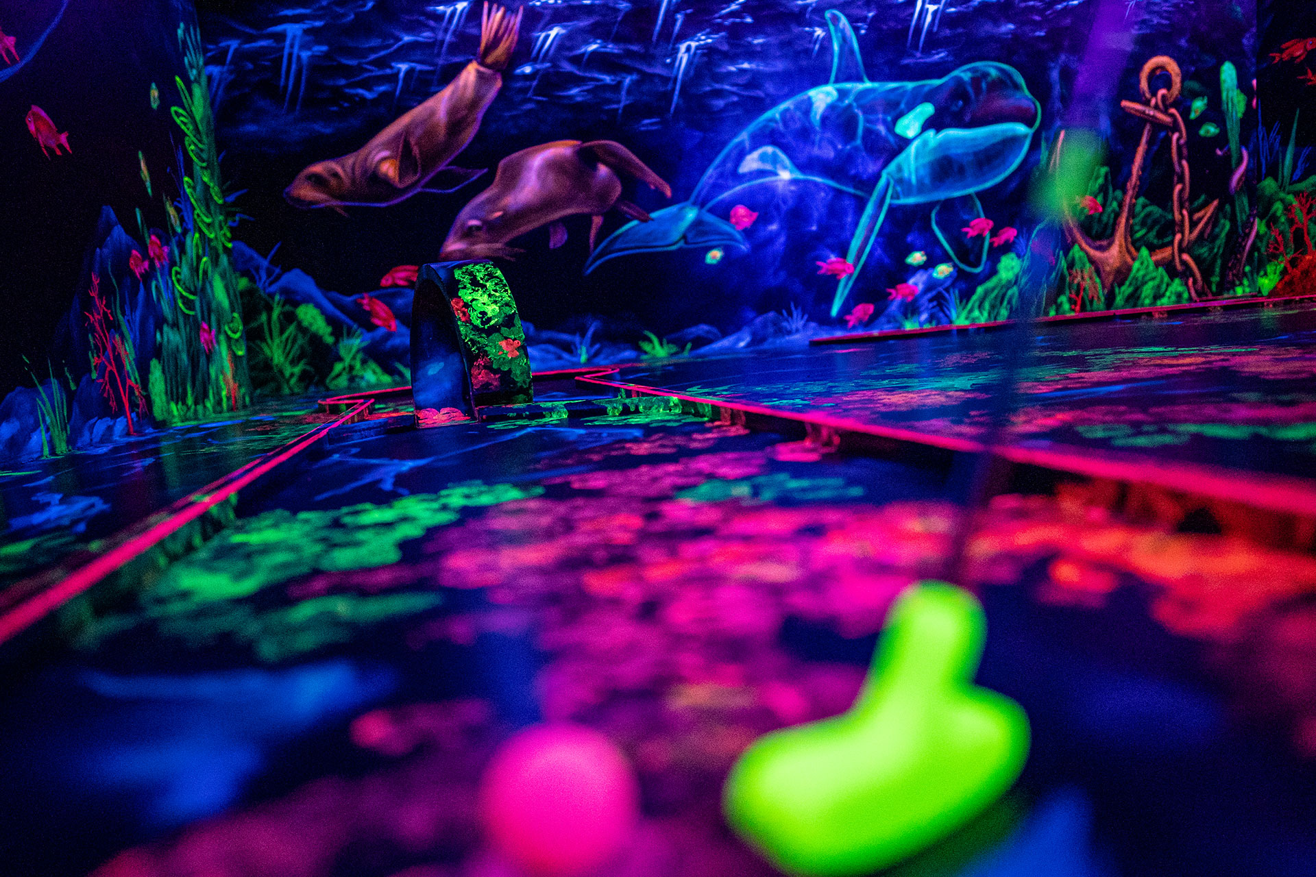 Voyage avec des enfants - erreichbar mit: Bahn - Hannover - funXperience Hannover | NeonGolf & Pixel Games