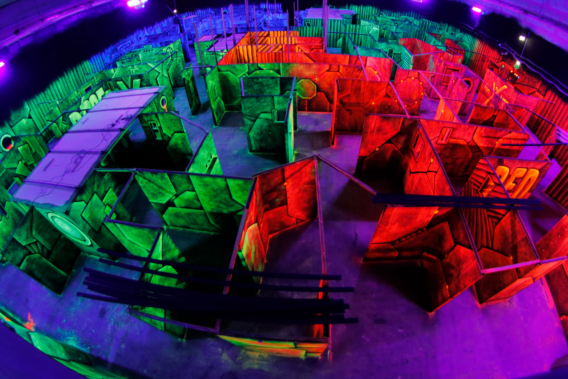 Ausflugsziel: funXperience Kassel | LaserSports, NeonGolf & Cube Challenges