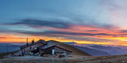 Voyage avec des enfants - Altlengbach - Stimmungsvoller Moment am Schneeberg bei der Fischerhütte - Schneebergbahn
