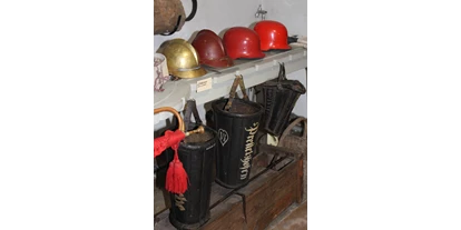 Reis met kinderen - PLZ 86633 (Deutschland) - Feuerwehrausstattung 18. - 20. Jahrhundert - Heimatmuseum Wertingen