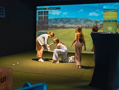 Ausflugsziel: RUFF Indoor Golf - Die neue Freizeitaktivität