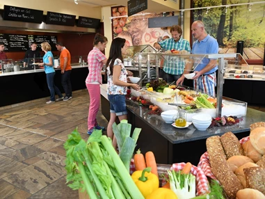 Ausflugsziel: saisonale und regionale Küche im Gartenrestaurant frisch zubereitet
© Paul Plutsch - Kittenberger Erlebnisgärten