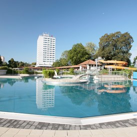 Ausflugsziel: Rutsche_Schwimmbecken_Parkbad - Fitnessoase Parkbad