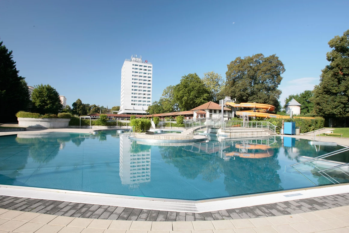 Ausflugsziel: Rutsche_Schwimmbecken_Parkbad - Fitnessoase Parkbad