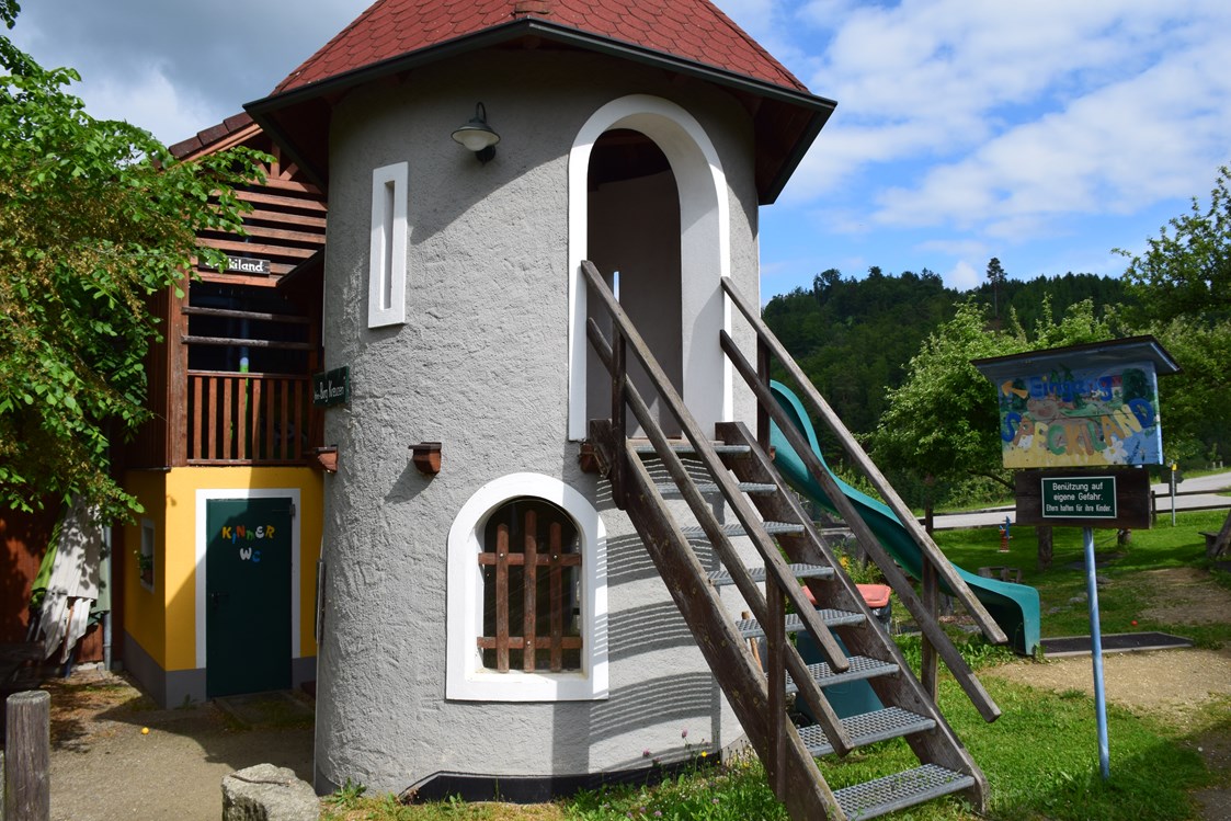 Ausflugsziel: Klein Burg Kreuzen mit überdachten Speckiland
Kinder WC - Speck-Alm