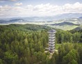 Urlaub: Vom Attergauer Aussichtsturm am Lichtenberg bietet sich ein beeindruckender Panormablick. - Attersee-Attergau