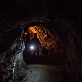 Ausflugsziel: Durch schmale Gänge führt der Stollen - Abenteuer Silberbergwerk Bromriesen