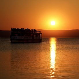 Urlaub: Schifffahrt Neusiedler See, während dem Sonnenuntergang - Neusiedler See