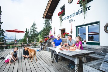 Urlaubsregion: Familie auf der Wettersteinhütte - Olympiaregion Seefeld