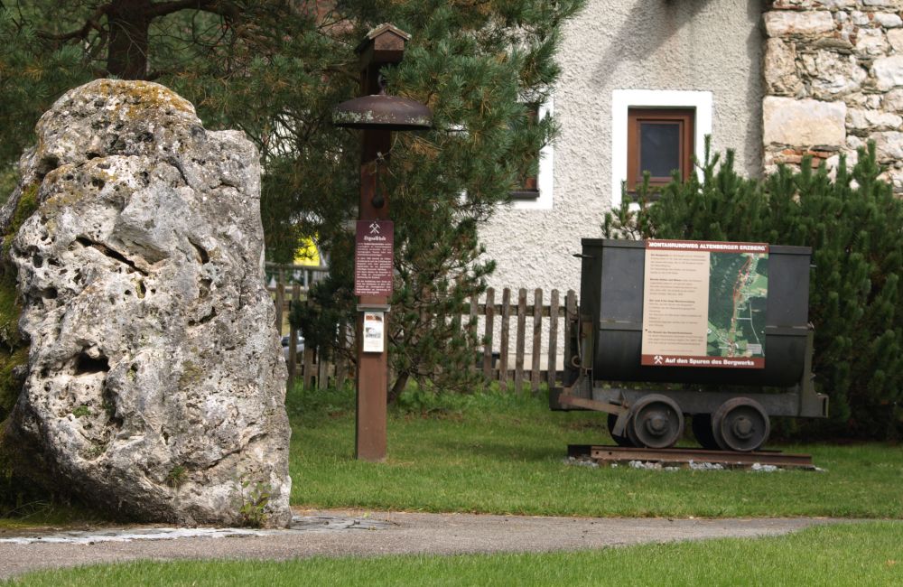 Trip with children - Alter der Kinder: 6 bis 10 Jahre - Austria - Ausgangspunkt des Erlebnisweges im Ortszentrum - Montanrundweg Altenberger Erzberg und Bergwerksmuseum Montanarum