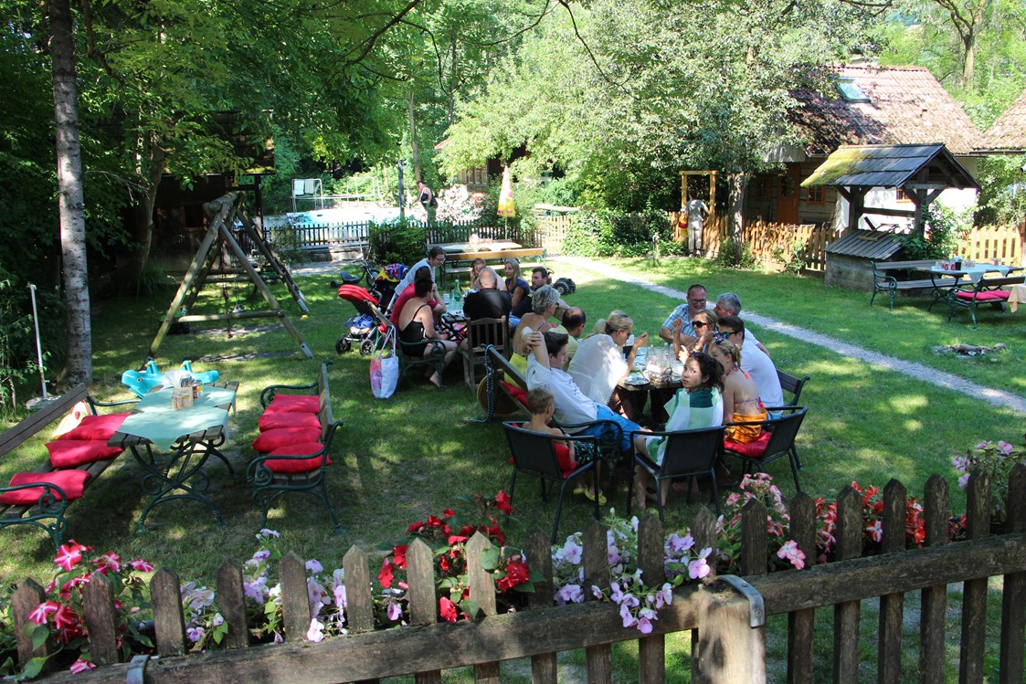 Ausflugsziel: schattiger Gastgarten, perfekt für die heißen Sommertage - Steinschaler Naturgärten