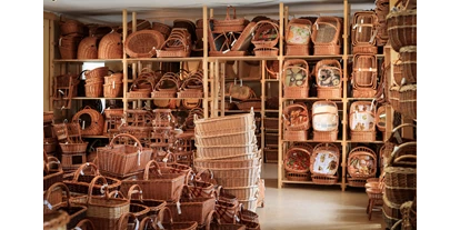 Voyage avec des enfants - Artstetten - im 1. Österreichischen Korboutlet finden die Gäste eine große Auswahl mit 650 verschiedenen Körben und Größen - Kloster-Schul-Werkstätten & Museum Schönbach