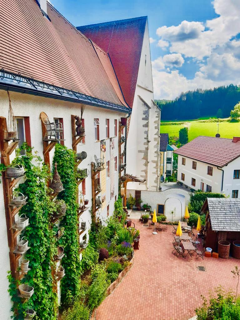 Ausflugsziel: Kloster-Schul-Werkstätten & Museum Schönbach