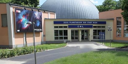 Trip with children - Das Planetarium von außen.  - Planetarium Wien