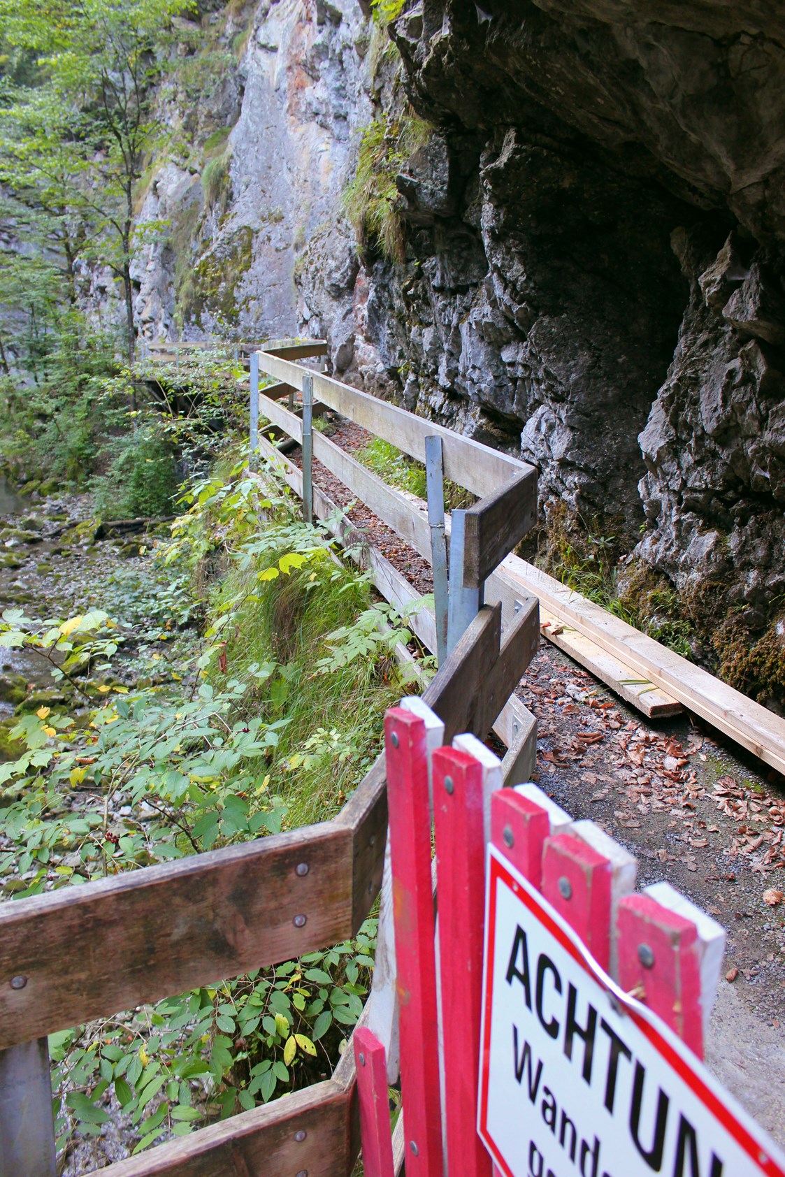 Ausflugsziel: Ein neuer Weg führt nach dem Felssturz von 2011 überhalb der Schlucht - Rappenlochschlucht & Alplochschlucht