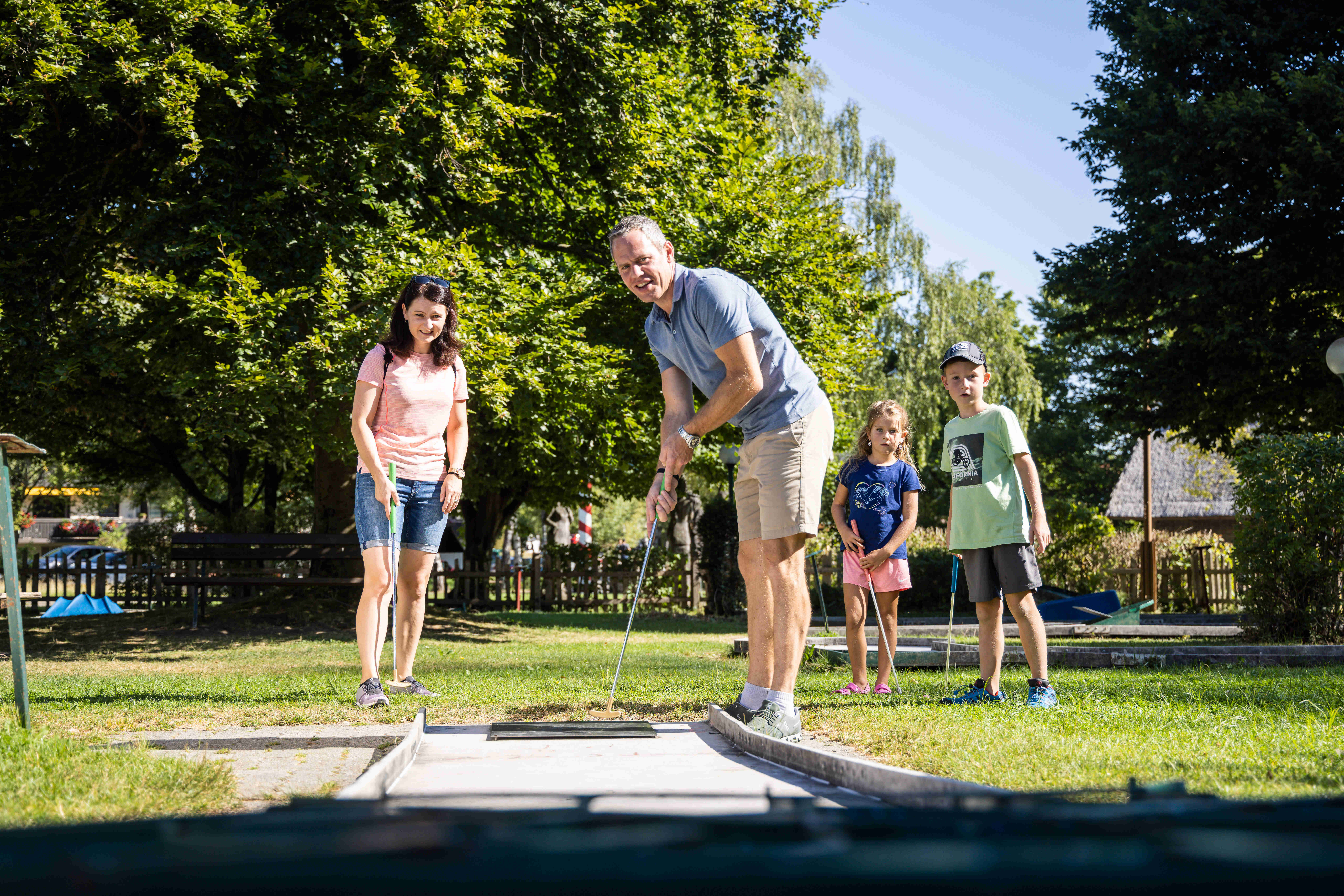 Voyage avec des enfants - PLZ 4864 (Österreich) - Kugeln durch das Salzburger Seenland