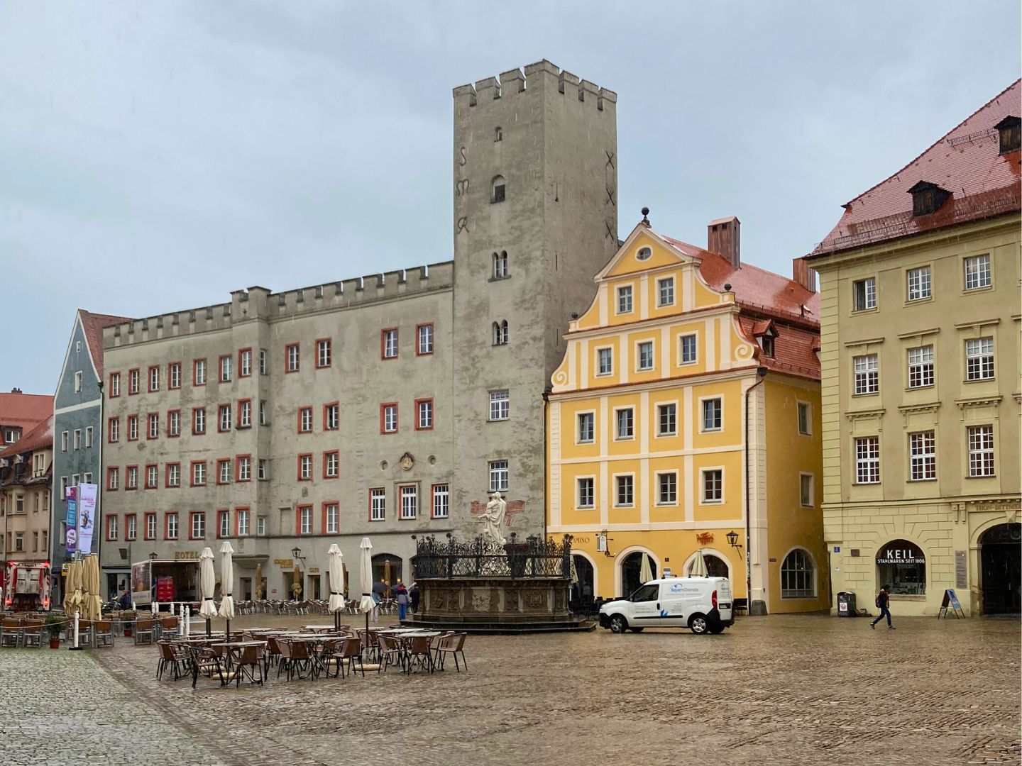 Viaggio con bambini - Hunde: willkommen - Krimi-Trail Regensburg: Der Anschlag