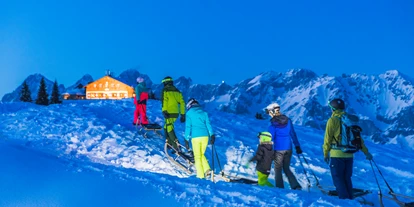 Voyage avec des enfants - Obertraun - Auch am Abend wird das Rodeln angeboten - Rodelspaß auf der Hochwurzen