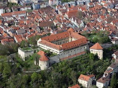 Ausflugsziel: Das Schloss Hohentübingen aus der Vogelperspektive. - Museum Alte Kulturen | Schloss Hohentübingen