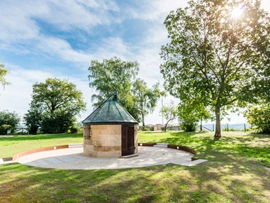 Ausflugsziel: Die Schlosssternwarte vor Schloss Hohentübingen. - Museum Alte Kulturen | Schloss Hohentübingen