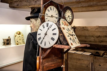 Ausflugsziel: Ausstellungsraum: Lebensgeschichte des Uhrenträgers Andreas Löffler - Kloster Museum St. Märgen
